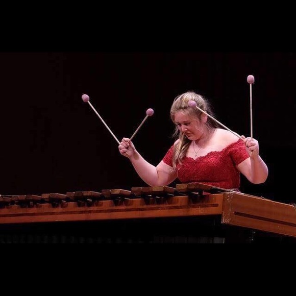 Red satin gown - Picture 7 of 7